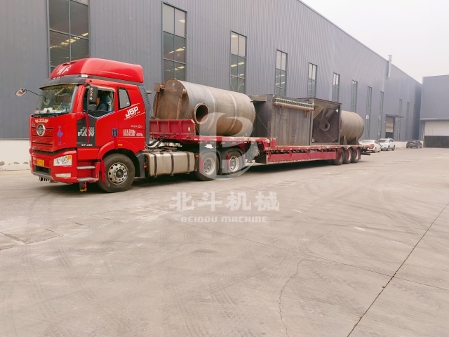 干餾臥式炭化設備啟程發往洛陽,盡顯北斗機械制造風采